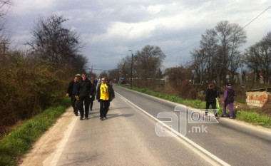 Ndalohen gazetarët për në Idrizovë, detyrohen të ecin 1 kilometër! (Foto)