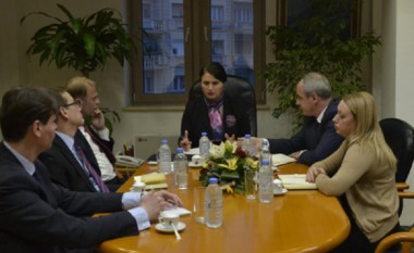 Ministri Jashari takohet me Orav dhe Baily