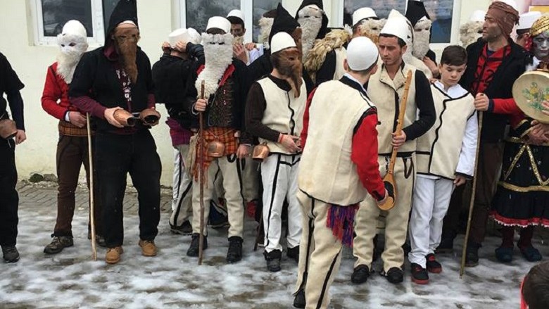 Ja çka ndodhi në ‘‘Karnavalet Ilire’’ në Bozovcë të Tetovës (Foto/Video)