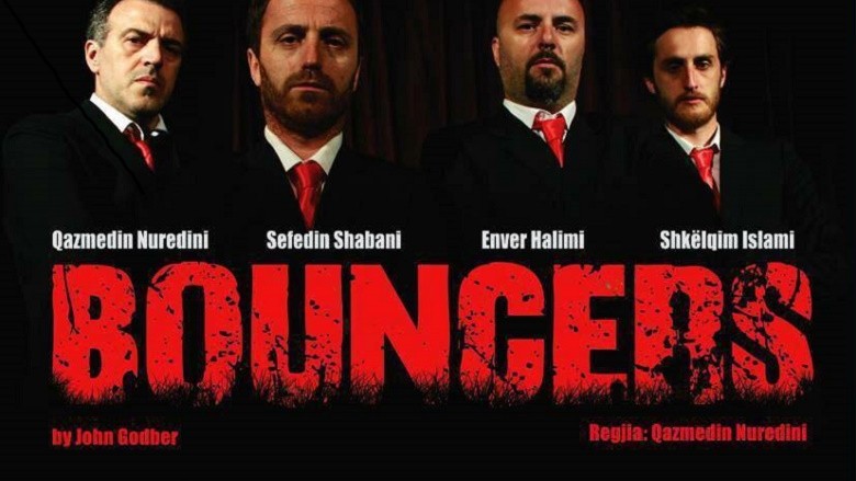 Teatri i Kumanovës sonte me komedinë ‘Bouncers’ para publikut tetovar
