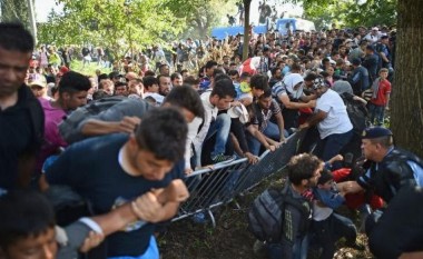 Kroacia vendos dërgimin e qindra migrantëve drejt Greqisë