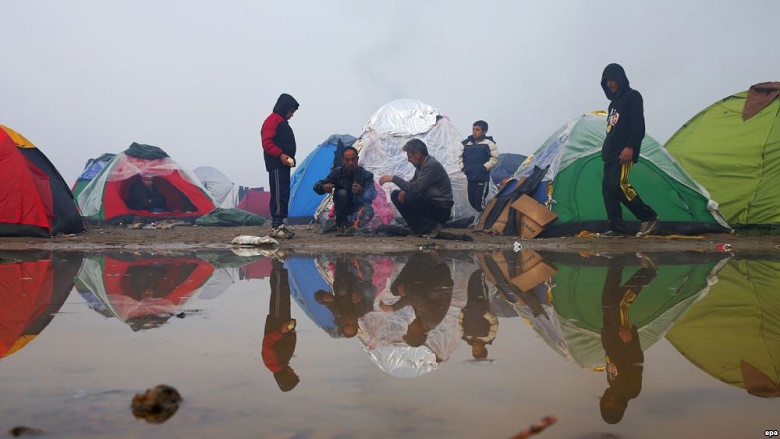 UNHCR: Maqedonia po kufizon hyrjen e migrantëve nga Siria