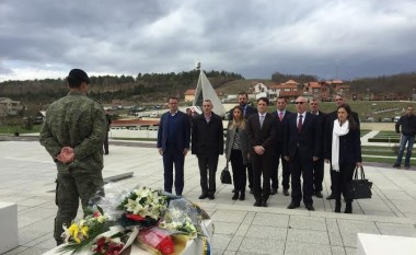 Lëvizja për Bashkim vizitë te Jasharajt