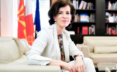 Ambasadorja franceze, Auer, paralajmëron angazhim ndërkombëtar për reforma në mediume