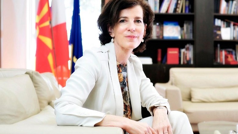 Ambasadorja franceze, Auer, paralajmëron angazhim ndërkombëtar për reforma në mediume