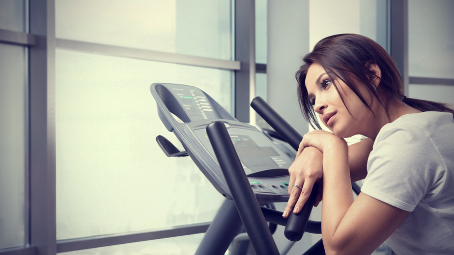 Lazy-Girl-at-Gym