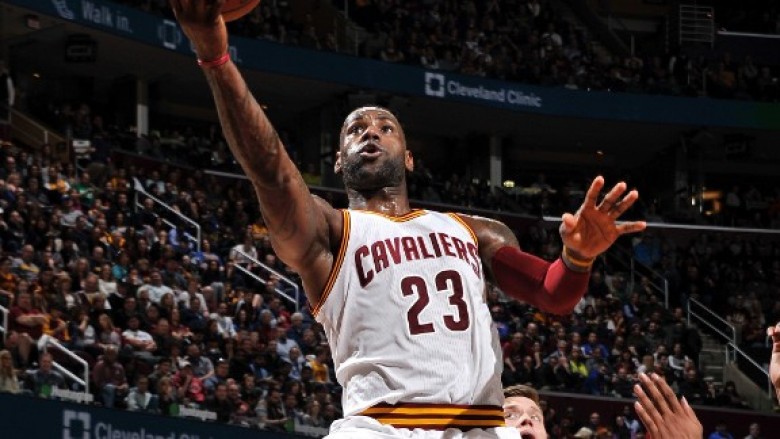 Cavs mund Bostonin, James shkëlqen (Video)