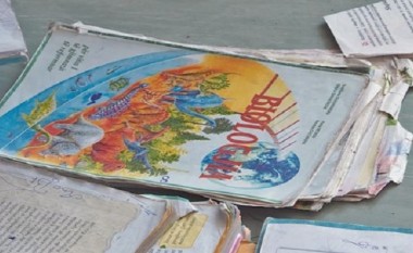 ‘7 Marsi’ i gjen pa libra nxënësit shqiptar në Kumanovë!