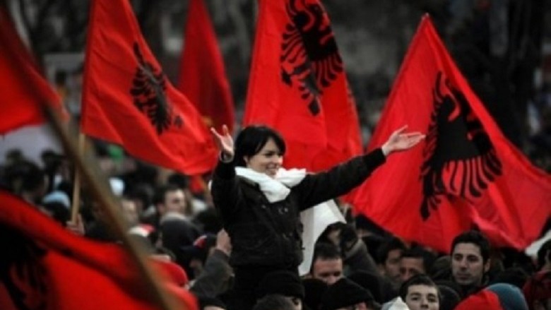 Analistët: Partitë shqiptare harxhojnë energji duke ecur në rrugë të gabuar