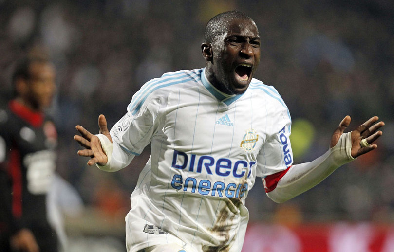 Olympique Marseille's Mamadou Niang reacts after scoring against Rennes during their French Ligue 1 soccer match at the Velodrome stadium in Marseille May 5, 2010. REUTERS/Jean-Paul Pelissier (FRANCE - Tags: SPORT SOCCER)
