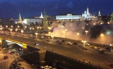 Panikë në Kremlin: Një re gjigante frikëson qytetarët e Moskës (Foto/Video)