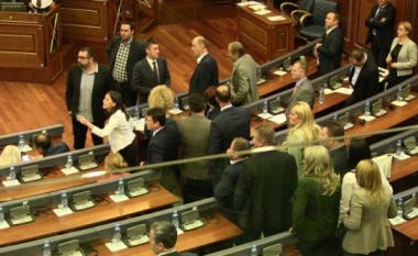 Dilemat e opozitës: Të braktiset, apo jo, Kuvendi?