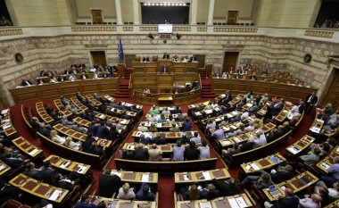Maqedonia shkakton tensione në parlamentin grek