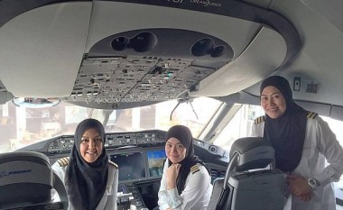 Tre pilotet femra ulin aeroplanin në Arabinë Saudite, aty ku gratë nuk lejohen të pilotojnë