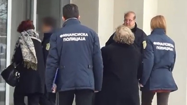 Policia financiare ia mësyn Komisionit për antikorrupsion në Maqedoni (Video)