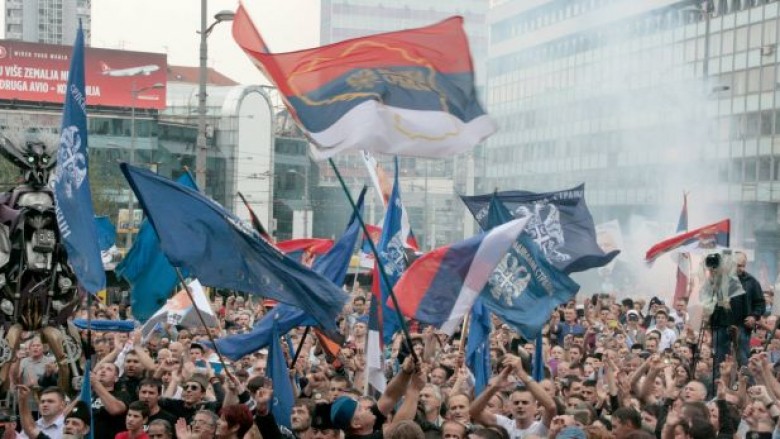Sheshel mbledh nacionalistët në protestë për Karaxhiqin