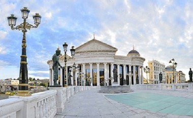 Gërçev: Vendosja e kariatideve paraqet krim ndaj kulturës dhe artit maqedonas (Video)