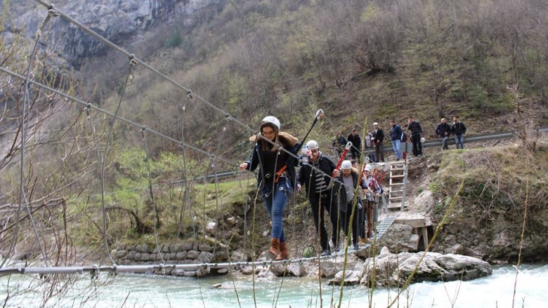 Të rinjtë e PDK-së vizituan Via Ferratan