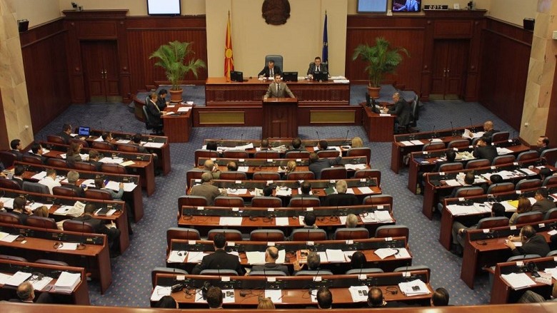 Rebalanci i buxhetit të Maqedonisë pa votën e deputetëve