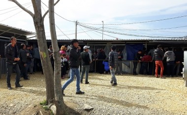 Qendra tranzite e Tabanocit e stërmbushur me refugjatë