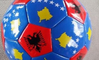 Ndalohet në aeroportin e Ohrit topi me simbolet shqiptare (Foto)