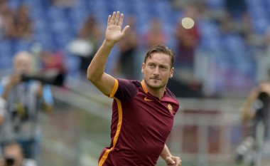 Totti do të qëndrojë, thotë drejtori i Romës