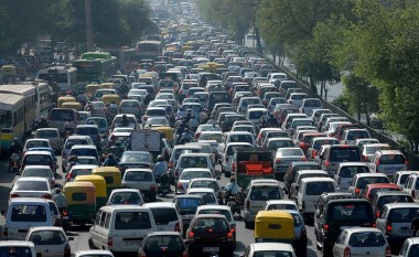 Rritet intensiteti i trafikut jashtë qyteteve