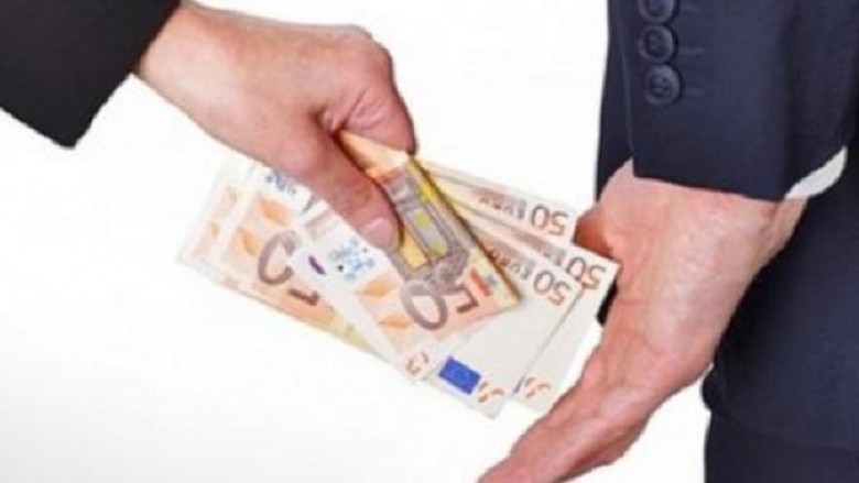 Një qytetar nga Shkupi mashtrohet nga dy persona, i merren 5.000 euro