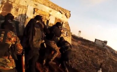 Xhihadisti i ISIS-it filmon vdekjen e vet (Foto/Video, +18)