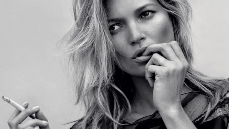 Kate Moss shet makinën, por “harron” kokainën brenda (Foto)