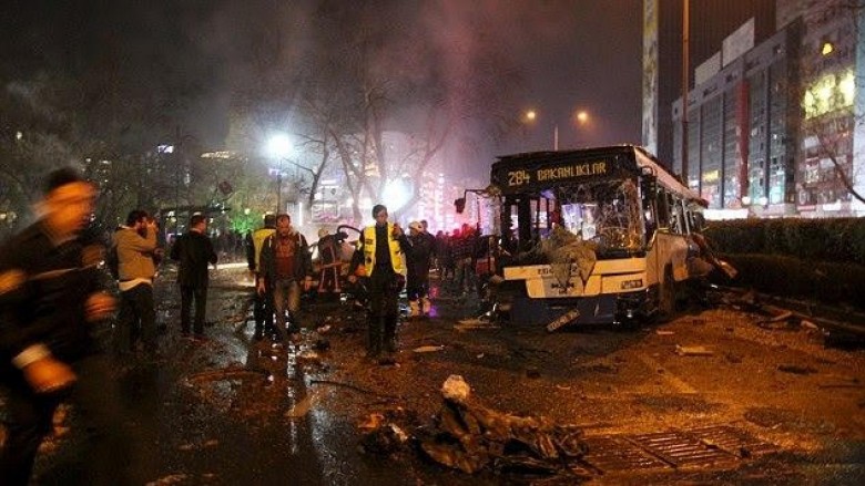 Dyshohet se një prej kamikazëve në sulmin e Ankarasë ka qenë femër