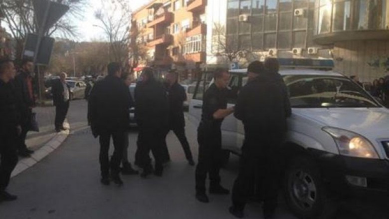 Policia sqaron arrestimin e katër aktivistëve të Vetëvendosjes