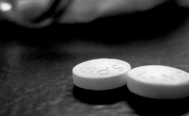 Aspirina çdo të dytën ditë mbron nga kanceri i stomakut dhe i zorrës së trashë