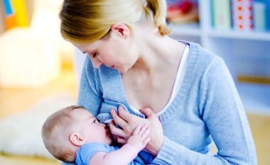 A duhet ndërprerë dhënien gji foshnjës kur shfaqen infeksionet?