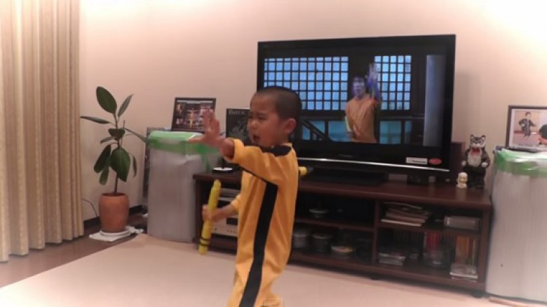 Ky është Bruce Lee i ri, me lëvizjet e tija tanimë e ka “pushtuar” internetin (Video)