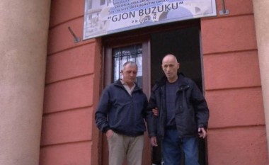 Gjimnazistët e Prizrenit me peticion kërkojnë drejtësi për profesorin
