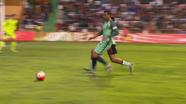 Ronaldo ‘trullos’ kundërshtarin me një driblim fantastik (Video)