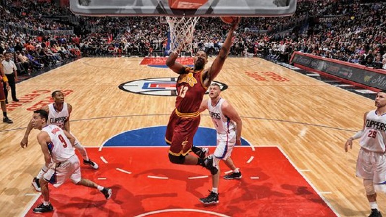 Cavaliers në krye me James shkatërrojnë Clippers (Video)