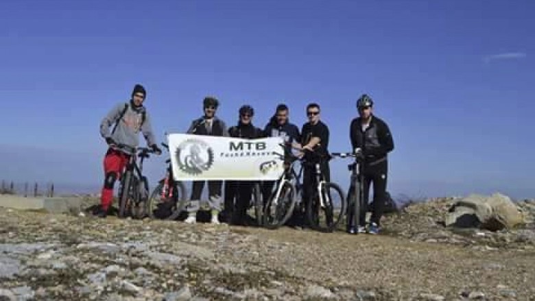 Çiklistët entuziastë nxitin vetëdijen për rëndësinë e ngasjes së biçikletave (Foto)