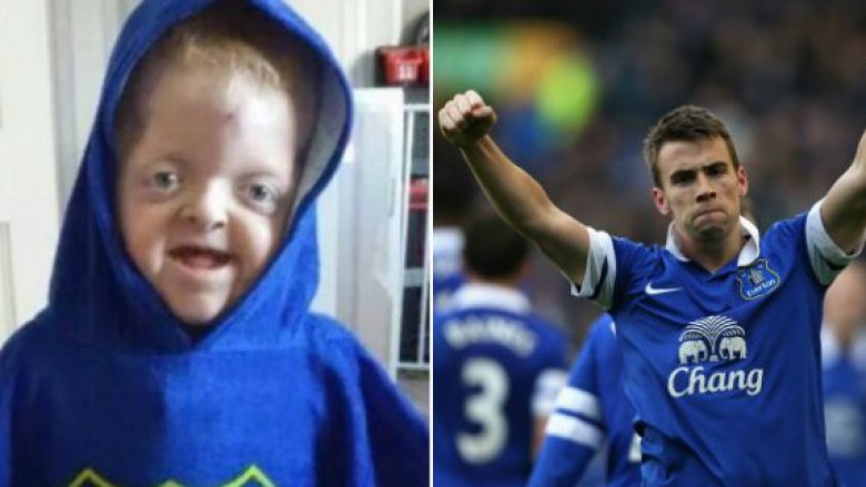 Futbollisti dhuron pesëmijë funte për të realizuar ëndrrën e djaloshit të sëmurë (Foto)
