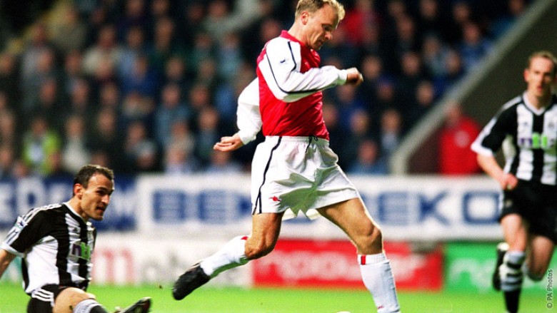Sot 14 vite më parë u shënua një prej golave më të bukur në Ligën Premier (Video)