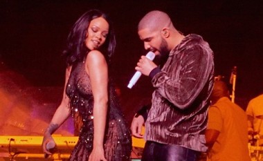 Rihanna çmend me dukjen hot pa sutjena në performancë me Drake (Foto)
