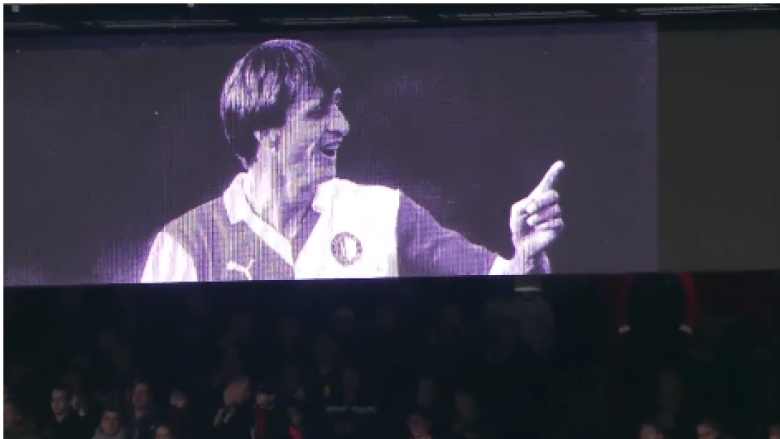 Madhështore – Ndërpritet ndeshja në Holandë, duartrokitje masive për Cruyff (Video)