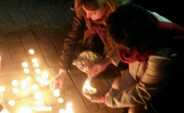 Dafina Zeqiri ndezë qirinj për Rebeka Rexhepin (Foto)