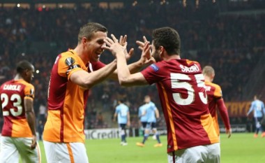 UEFA dënon Galatasarayn