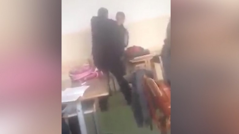 Mësues apo torturues i nxënësve: Suspendohet Gani Sopjani (Video)
