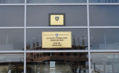 Mbante armë dhe substancë narkotike në shtëpi, Gjykata e Gjilanit e dërgon në paraburgim