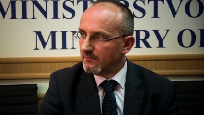 Ministri u del në mbrojtje gjinekologeve të arrestuara (Video)