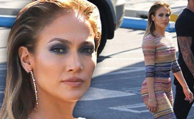 Jennifer Lopez ka veshur kombinezon të larmë dhe na ka kthyer në vitet e krisura shtatëdhjetë!