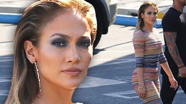 Jennifer Lopez ka veshur kombinezon të larmë dhe na ka kthyer në vitet e krisura shtatëdhjetë!